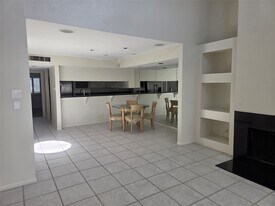 1114 Augusta Dr in Houston, TX - Building Photo