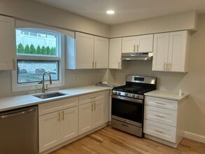 32 Almond St, Unit 2 bedroom duplex in Staten Island, NY - Building Photo - Building Photo