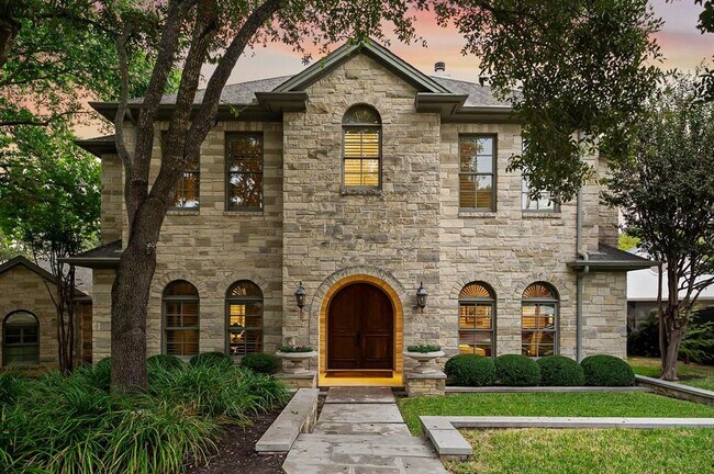 5902 Saratoga Cove in Austin, TX - Foto de edificio - Building Photo