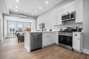 390 Meridian St, Unit 1 in Boston, MA - Building Photo