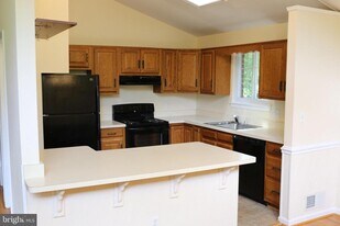 8707 Greystone Pl in Alexandria, VA - Building Photo