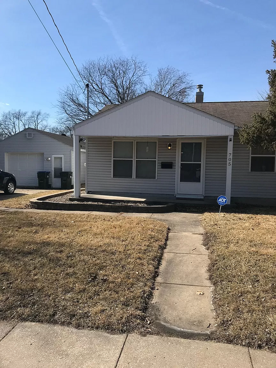 705 S 1st Ave in Iowa City, IA - Building Photo