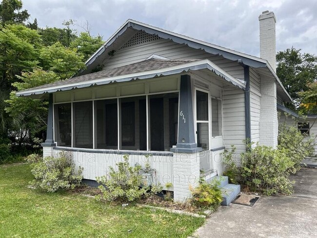 property at 611 E Plymouth Ave