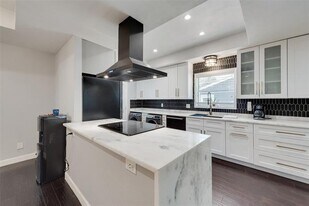 10135 Rockmoor Dr in Dallas, TX - Building Photo