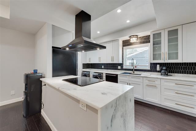 10135 Rockmoor Dr in Dallas, TX - Building Photo