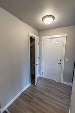 Evergreen Valley Apartments in McMinnville, OR - Building Photo - Interior Photo