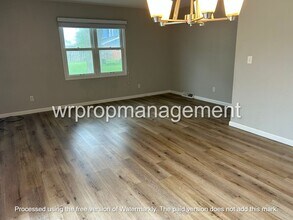 2518-2520 Dean Rd in Lambertville, MI - Foto de edificio - Building Photo