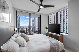 601 NE 1st Ave in Miami, FL - Building Photo - Building Photo
