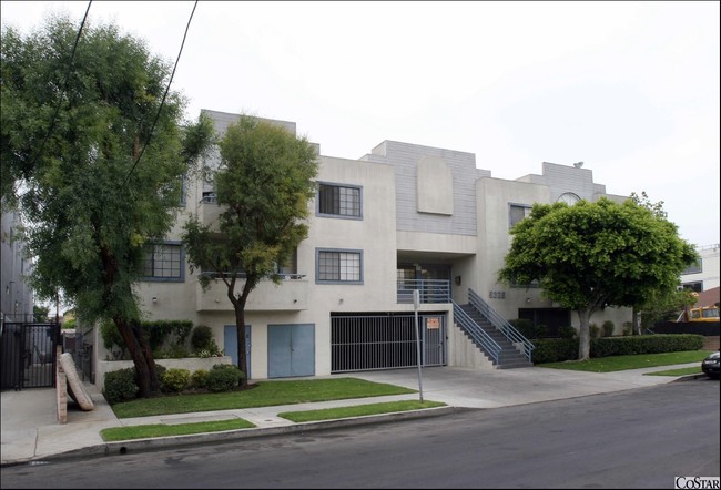 5325 Cartwright Ave in North Hollywood, CA - Building Photo - Building Photo