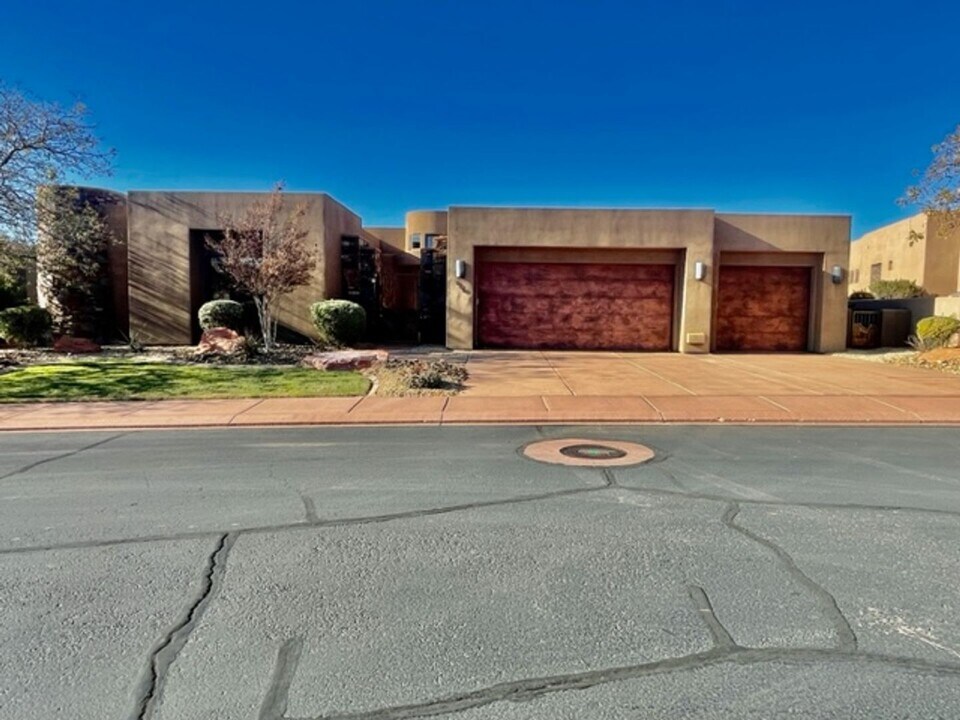 3052 Snow Canyon Pkwy in Saint George, UT - Building Photo