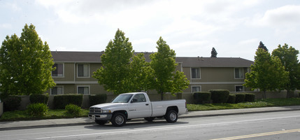 Meekland Gardens in Hayward, CA - Building Photo - Building Photo