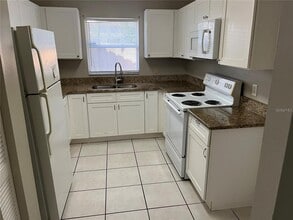 1465 Tiverton Dr in Brandon, FL - Building Photo - Building Photo