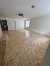 136 Nokomis Rd, Unit #A in Hingham, MA - Foto de edificio - Building Photo