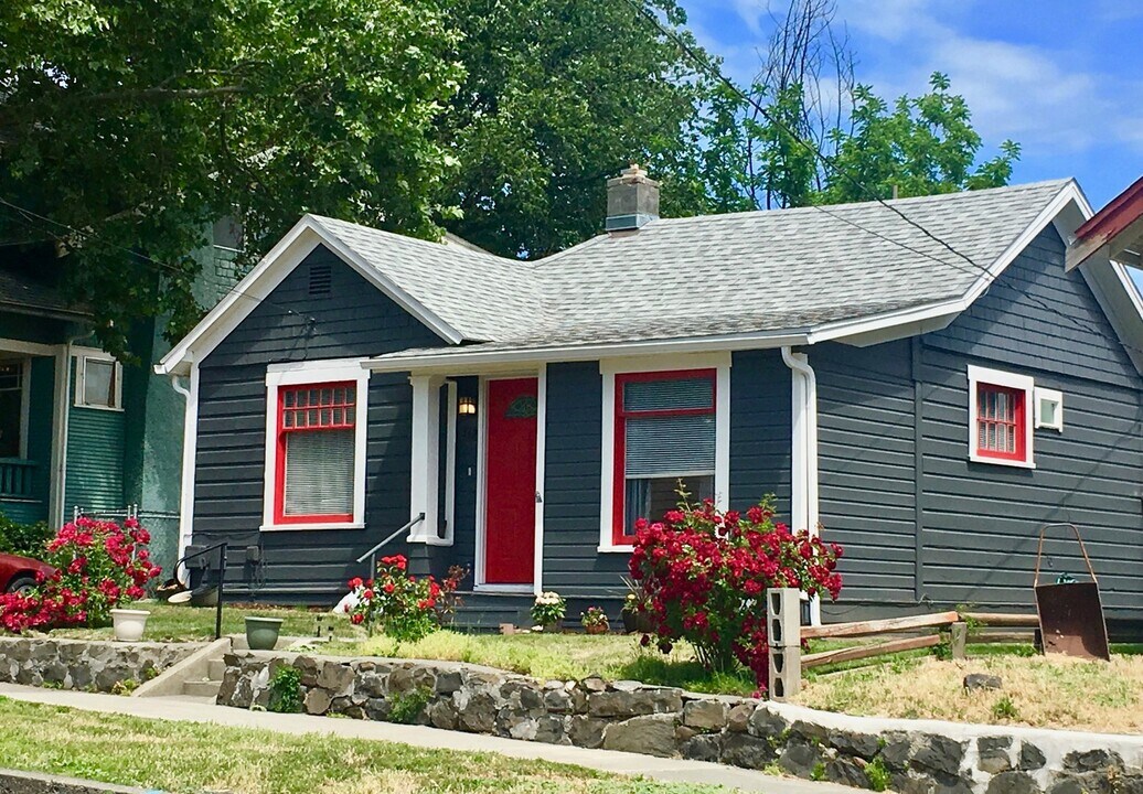 312 NW 7th St in Pendleton, OR - Building Photo
