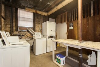 1101 W Wellington Ave, Unit 2952-3 in Chicago, IL - Building Photo - Building Photo