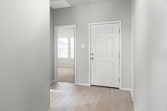 130 Keltic Dr in Kyle, TX - Building Photo - Building Photo