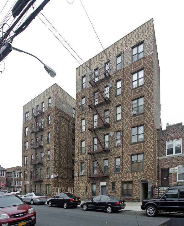 2758 Cruger Ave in Bronx, NY - Building Photo