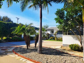 26541 Mazur Dr in Rancho Palos Verdes, CA - Foto de edificio - Building Photo