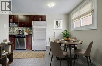 326 Erb St. W in Waterloo, ON - Building Photo - Building Photo