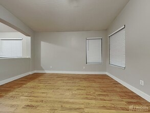 9126 W Serrano St in Phoenix, AZ - Foto de edificio - Building Photo