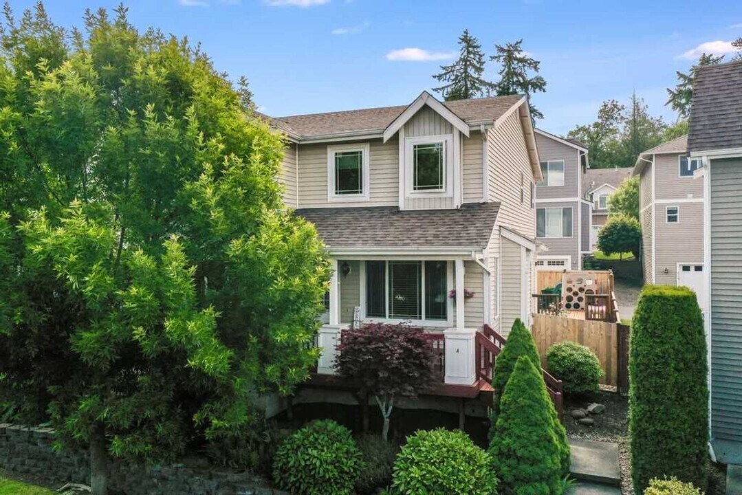 714 La Grande Blvd in Puyallup, WA - Building Photo