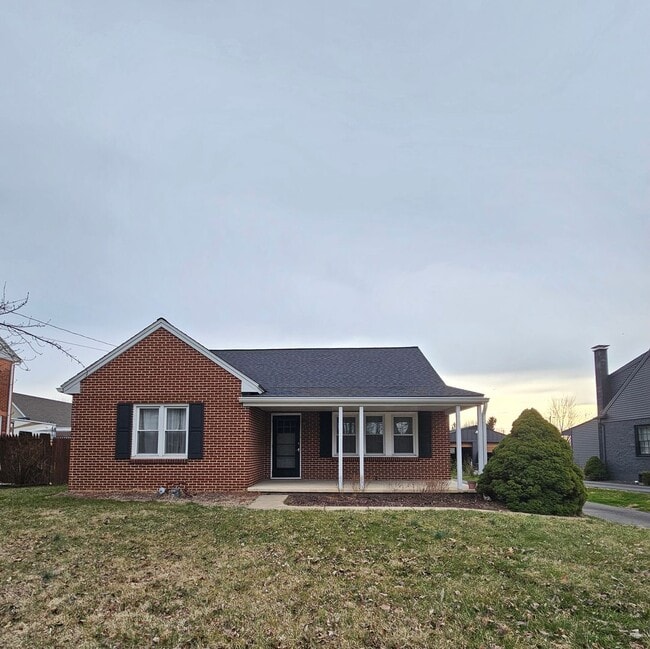 property at 923 Rohrerstown Rd