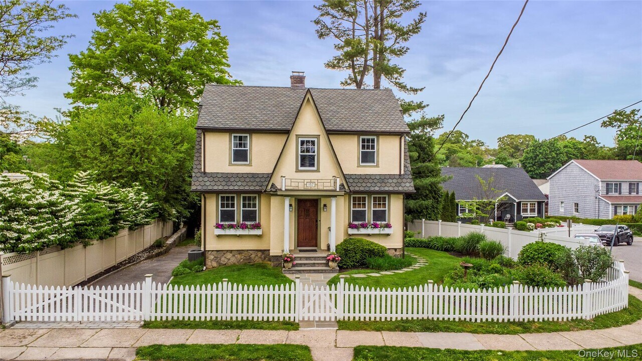 157 Rockland Ave in Mamaroneck, NY - Building Photo