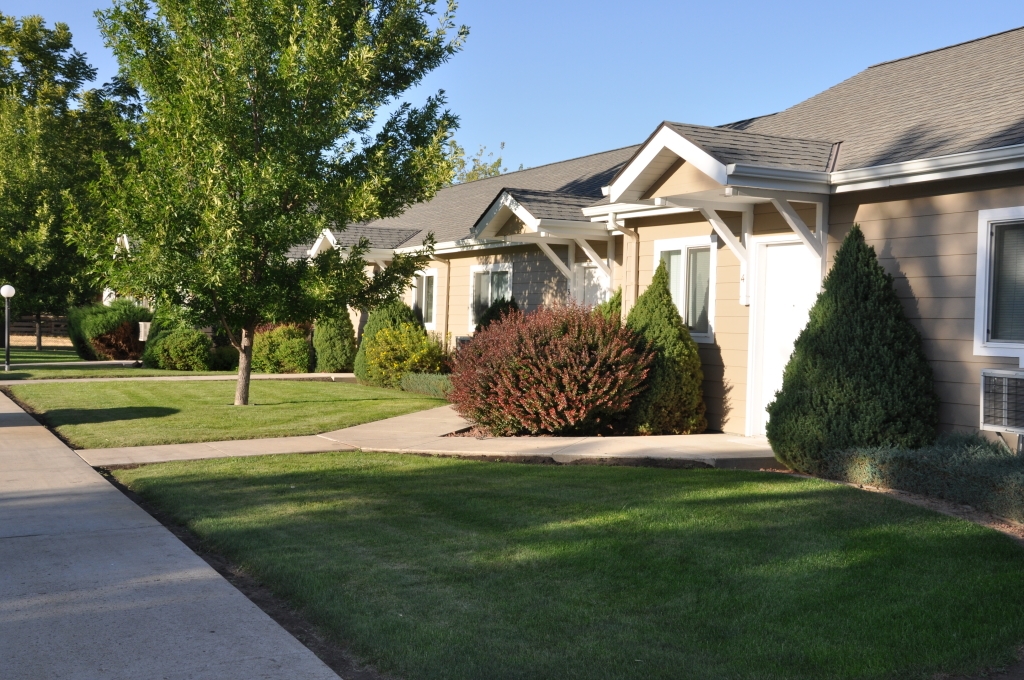 Ramo Flat Apartments in Union, OR - Building Photo