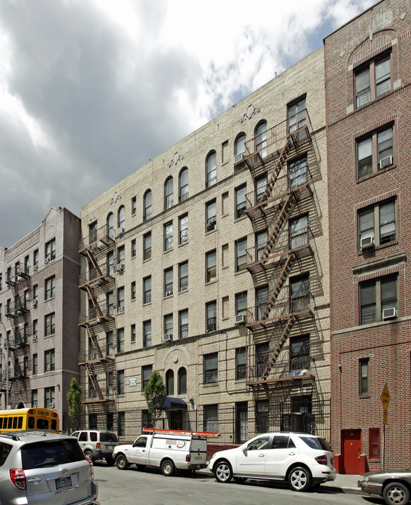 2327 N Andrews Ave in Bronx, NY - Foto de edificio