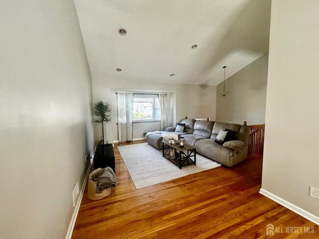 119 Cindy Ct in Middlesex, NJ - Building Photo - Building Photo