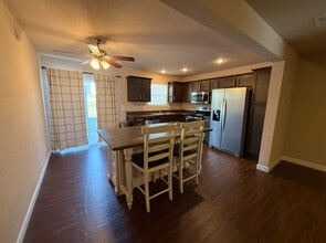 258 N Pointe Ln in Raymore, MO - Building Photo - Building Photo