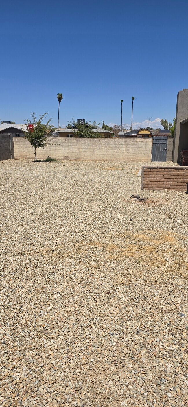 3253 W Country Gables Dr in Phoenix, AZ - Building Photo - Building Photo