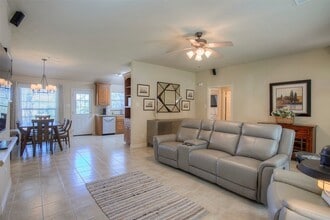 824 Cherry Hills Dr in Huntsville, TX - Building Photo - Building Photo