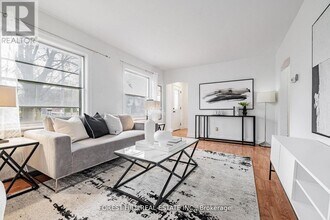 174 Avondale Ave in Toronto, ON - Building Photo - Building Photo