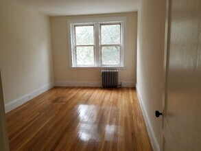 241 Freeman St, Unit 4 in Brookline, MA - Building Photo - Building Photo
