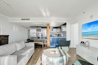 2889 McFarlane Rd in Miami, FL - Building Photo - Building Photo