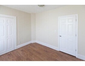 367 Maverick St-Unit -2 in Boston, MA - Foto de edificio - Building Photo