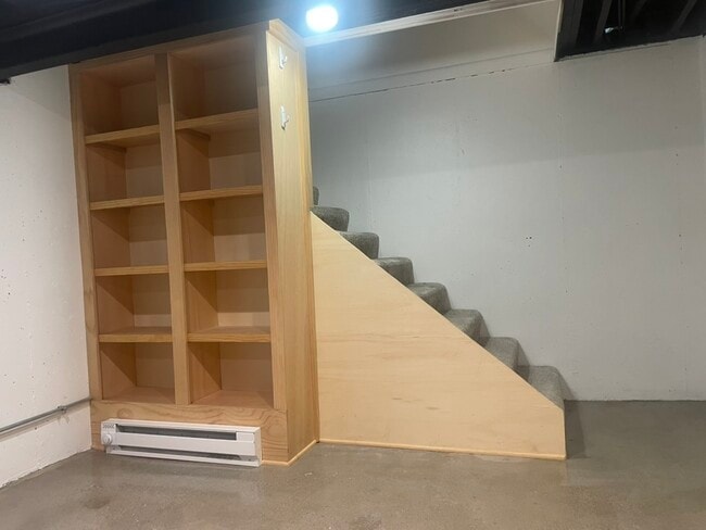 2242 Prospect Ave NE, Unit Lower Unit in Grand Rapids, MI - Foto de edificio - Building Photo