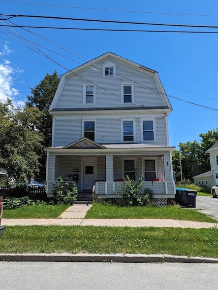 400 Cliff St, Unit 3 in St Johnsbury, VT - Building Photo