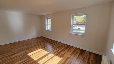 266 Broad Ave, Unit E2 in Leonia, NJ - Building Photo - Building Photo