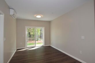 217 Rockingham Rd in Londonderry, NH - Building Photo - Building Photo