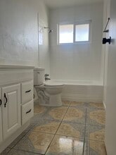 2709 Cardinal Ave, Unit A in Bakersfield, CA - Foto de edificio - Building Photo