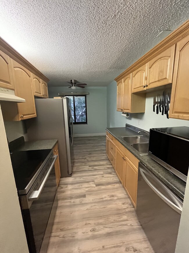 150 Pineview Rd, Unit 2 bed 2 bath