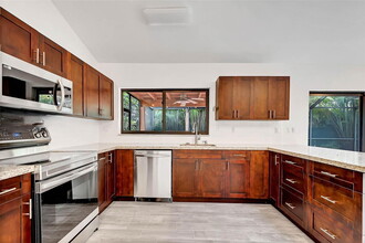 10240 SW 91st St in Miami, FL - Building Photo - Building Photo
