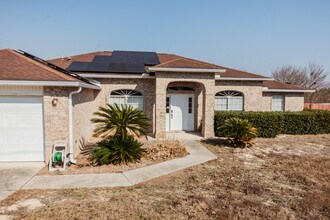 230 Trish Dr in Crestview, FL - Building Photo - Building Photo