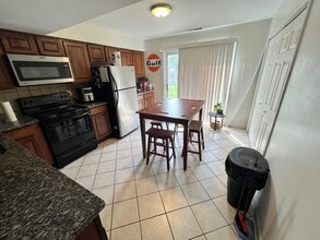 1227 Marywood Ct in Aurora, IL - Building Photo - Building Photo