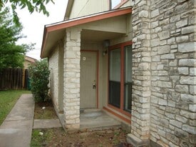2804 Bull Run in Taylor, TX - Building Photo