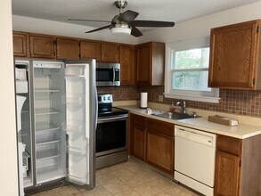 16 Lawton Rd in Manchester, CT - Building Photo - Building Photo