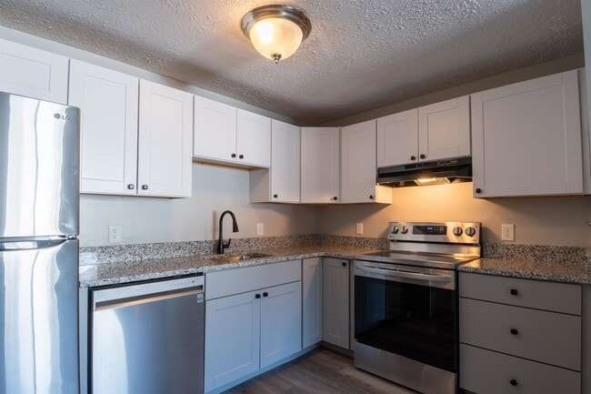 535 Calef Rd in Manchester, NH - Building Photo - Building Photo