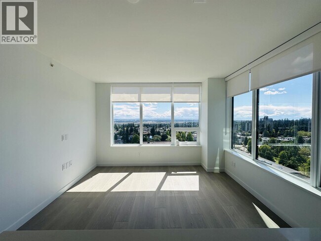 6537 Telford Ave in Burnaby, BC - Building Photo - Building Photo